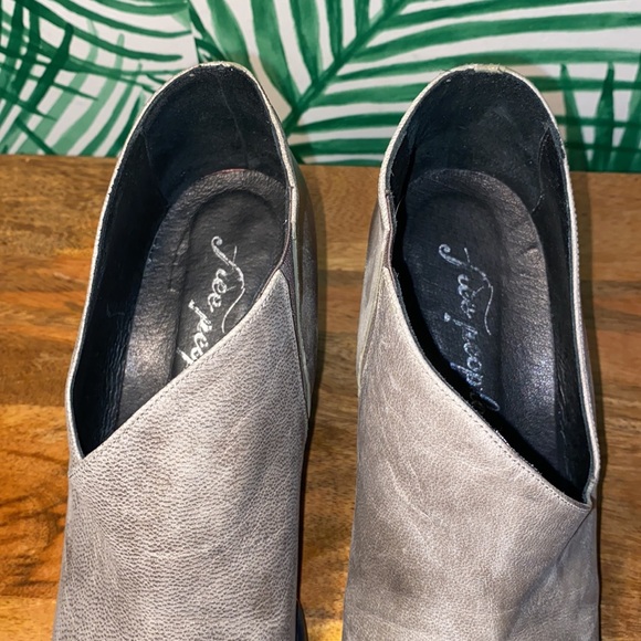 Free People Terrah Gray Leather Chunky Heel Ankle Boots Women’s 37/7 - Picture 10 of 11